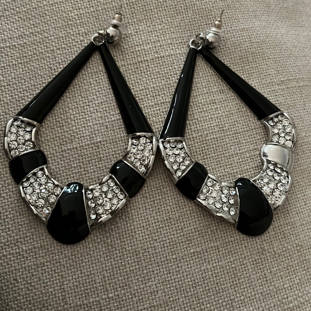 Large hanging 90’s earrings